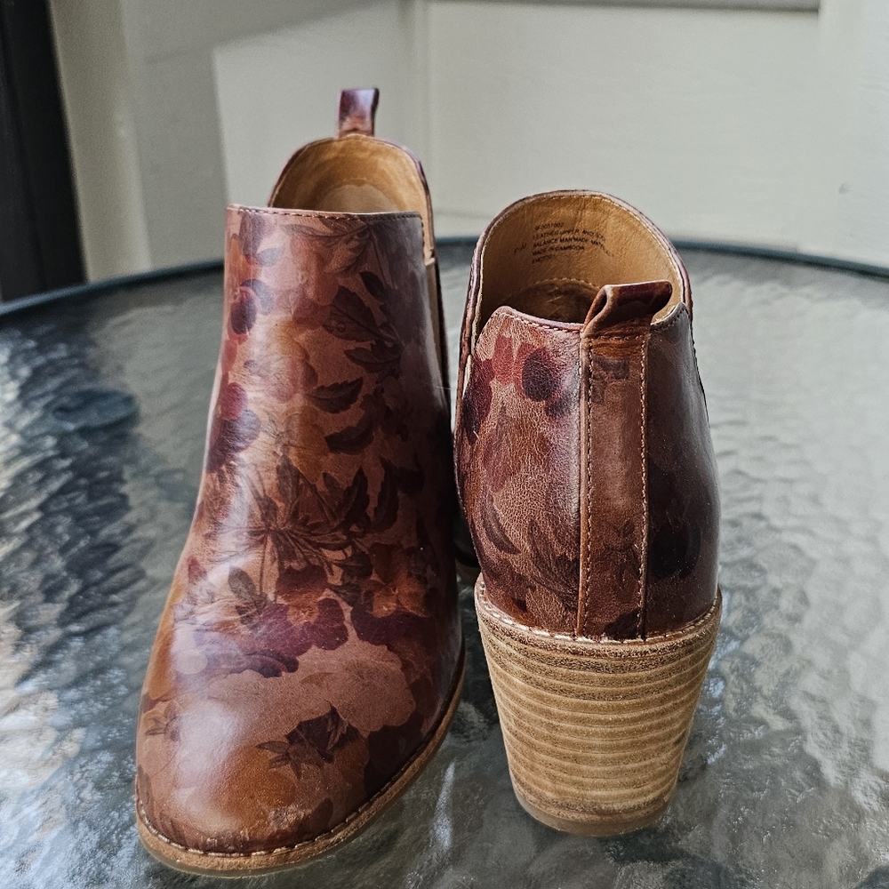 NWT SOFFT AISLEY BROWN FLORAL LEATHER BOOTS Sz 8.5 New - Picture 4 of 8